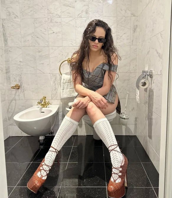 rosalia on toilet